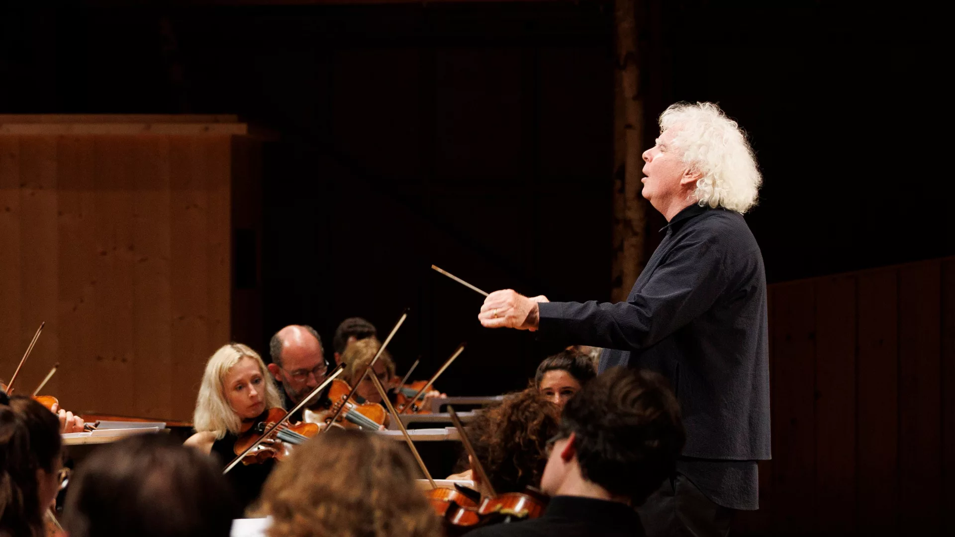 Simona Rattle dirige la Chamber Orchestra of Europe